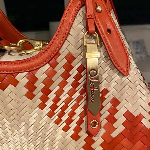🎉HP✨NEW✨Cole Haan✨NWT!✨Genevieve RARE! Woven Leather Diamond Weave Triangle Bag - Picture 4 of 11
